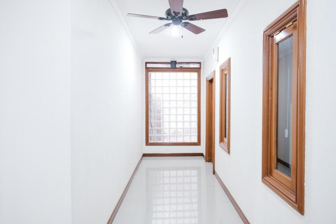 Wisma Delapan Mitra Reddoorz Jakarta Eksteriør bilde