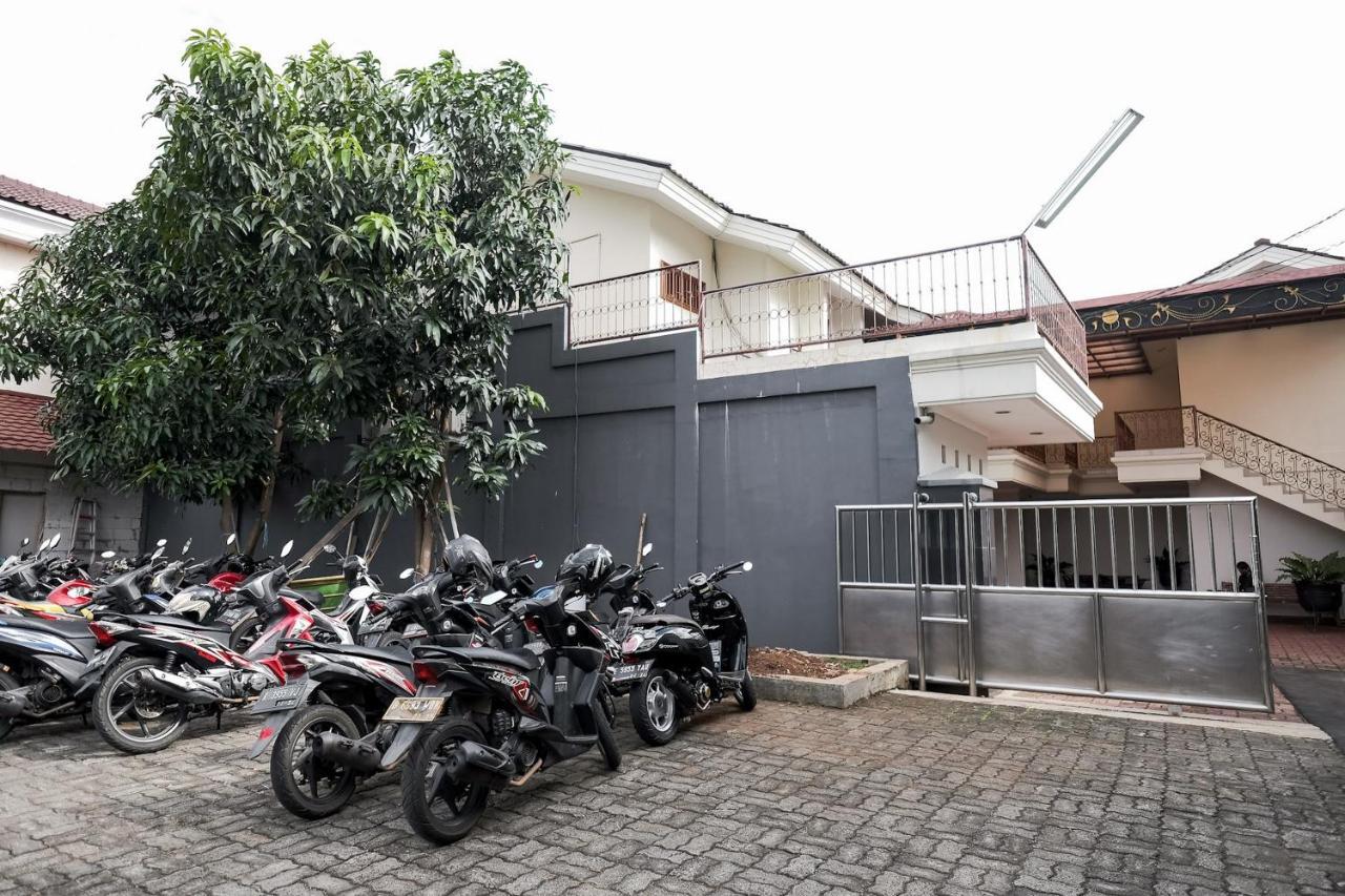 Wisma Delapan Mitra Reddoorz Jakarta Eksteriør bilde