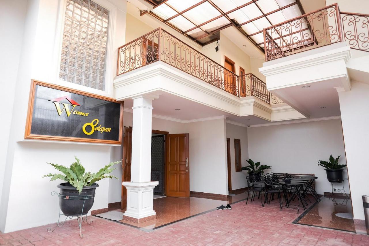 Wisma Delapan Mitra Reddoorz Jakarta Eksteriør bilde