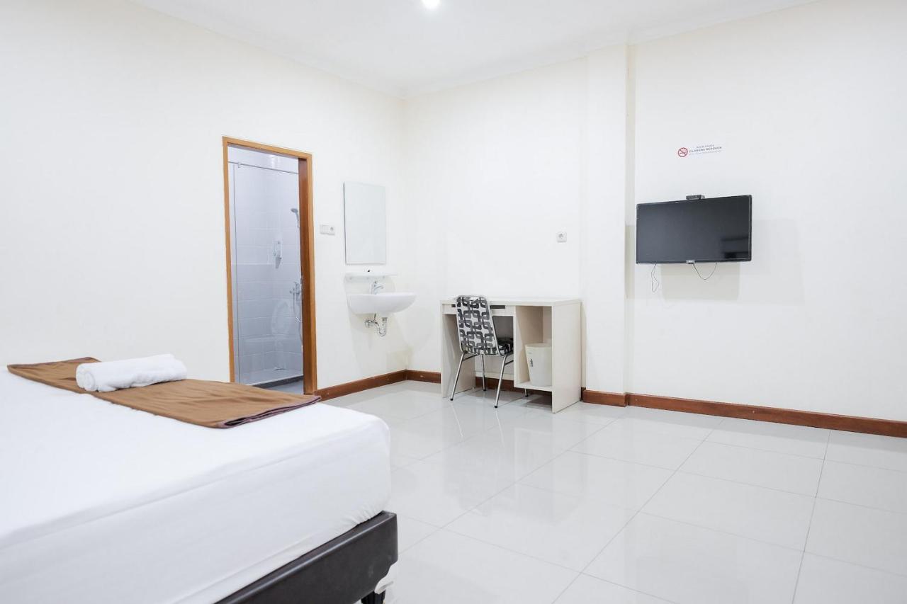 Wisma Delapan Mitra Reddoorz Jakarta Eksteriør bilde